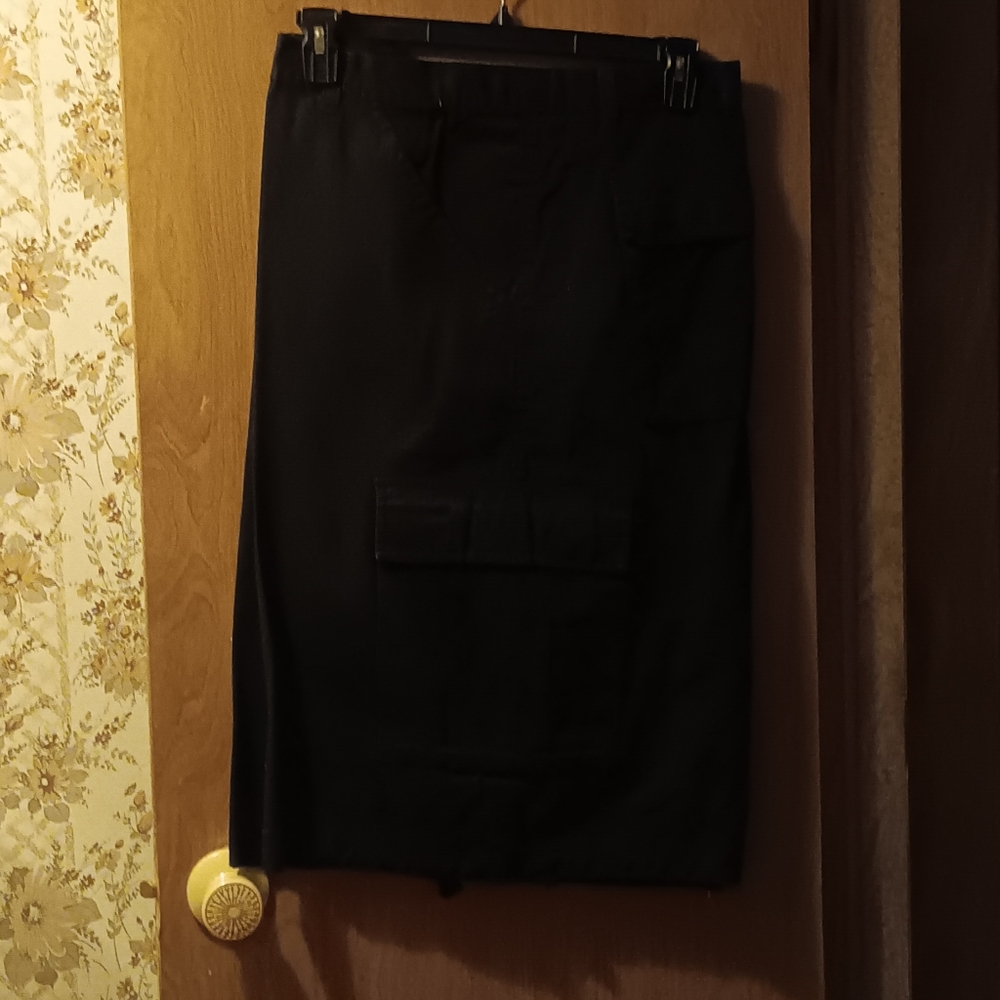 BROOKLYN BASEMENT MEN'S BLACK JEANS SHORT PANTS. WAIST SIZE 54.